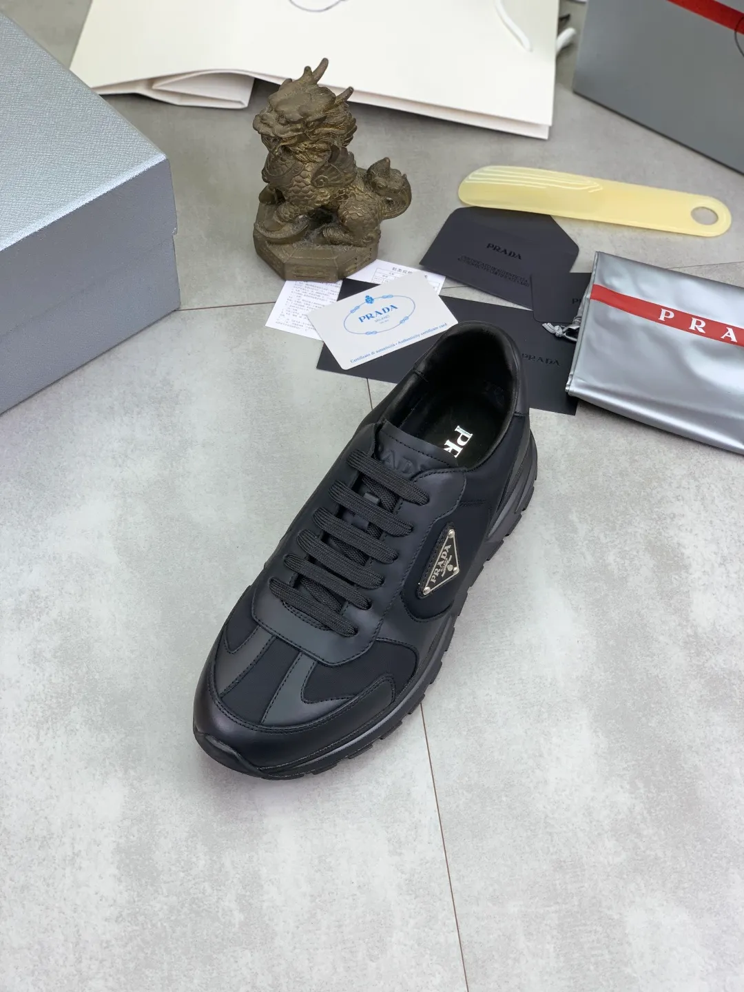 Men's men's shoes💰P580💰【New model】Top quality, new popular models on the official website, which will never go out of style for a century,🆘 The trendy brand (Prada) mainly promotes popular models, avant-garde and versatile fashionable men's shoes, private version molding, cowhide surface splicing 1:1 oil edge processing... fashionable and simple, original imported cowhide interior cowhide feet; the atmosphere and personality are more fashionable, eye-catching and pursuing class. It will subvert old ideas and be a must-have for fashionistas who want to spend time with you! Must keep it! High-end comfort, high-end quality workmanship. Size: 38-44 Various colors available. full package